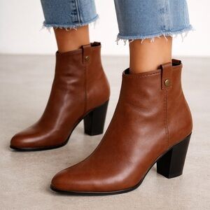 Stuart Weitzman Tan Smooth Leather Ankle Booties Women’s Size 7 - Like New